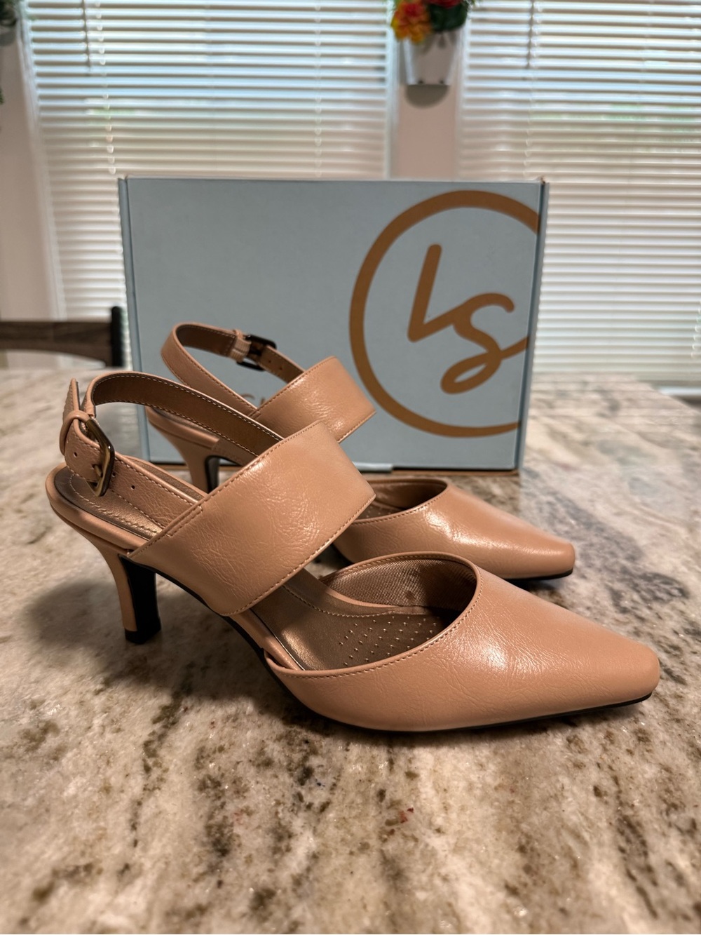 NEW LifeStride Krissy Size 7M Nude Slingback Heels